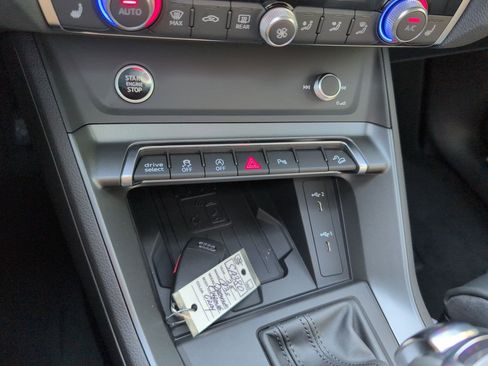 New 2025 Audi Q3 2.0T Premium image 9