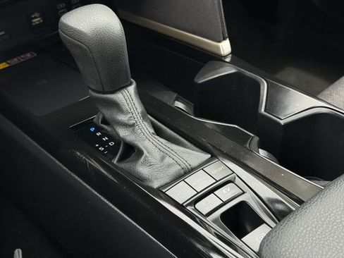 Used 2025 Toyota Camry SE FWD image 18