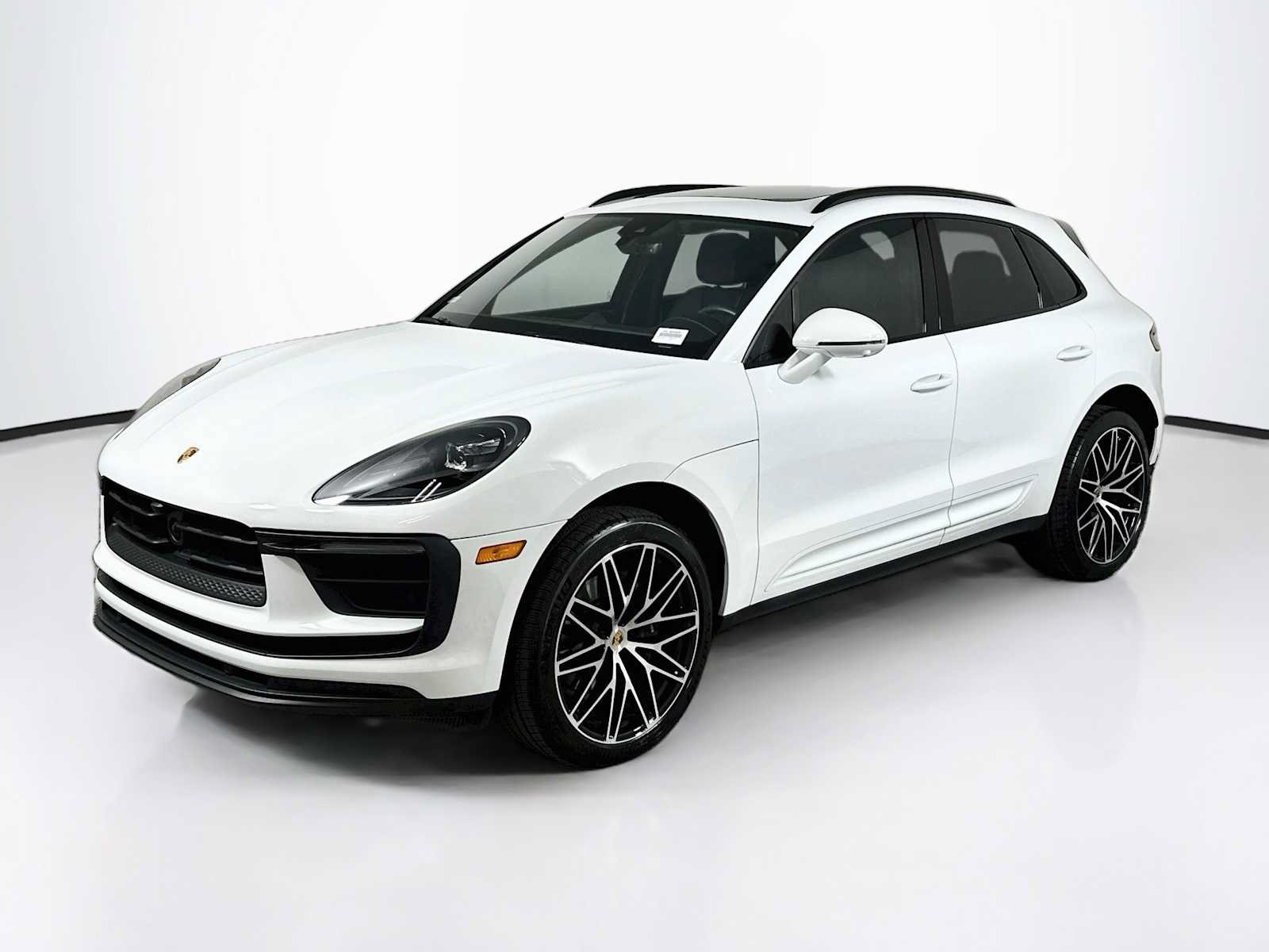 Certified 2026 Porsche Macan AWD/4WD image 1