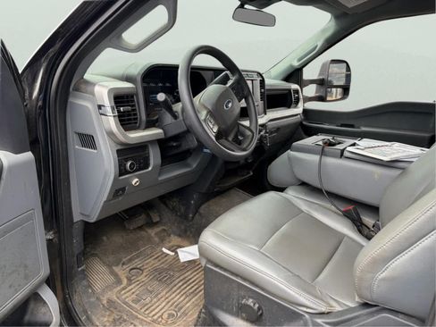 Used 2023 Ford F550 4x4 Regular Cab Super Duty image 5
