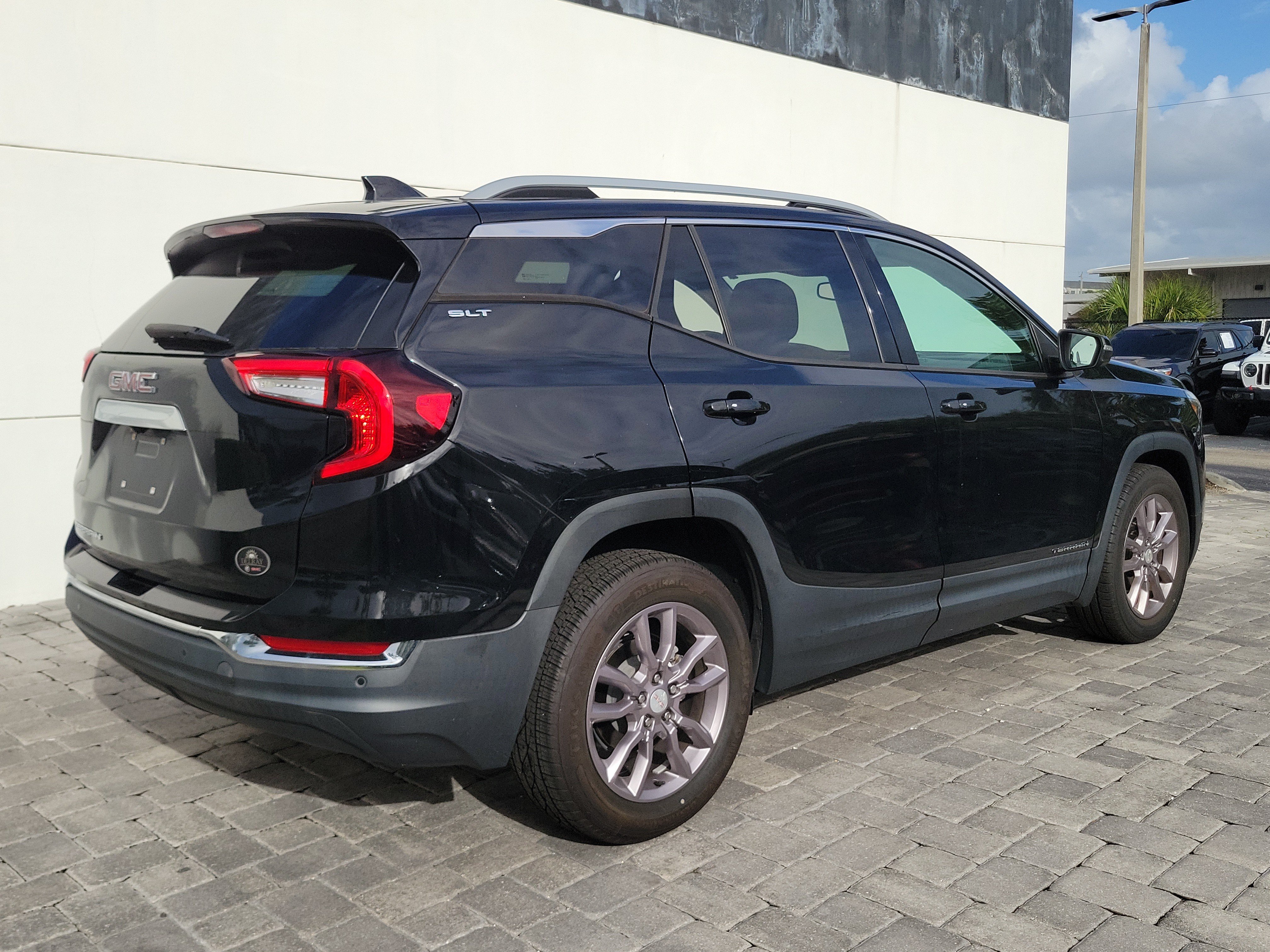 Used 2023 GMC Terrain SLT FWD image 6