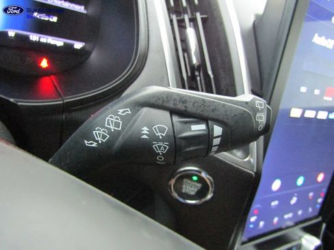 Certified 2024 Ford Edge Titanium AWD/4WD image 37
