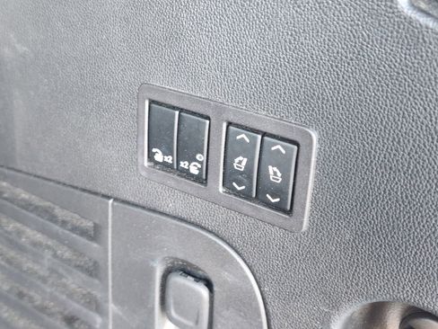 Used 2017 Cadillac Escalade Luxury image 34