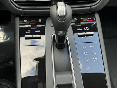 New 2026 Porsche Macan image 27