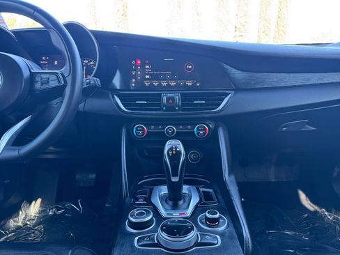 Used 2020 Alfa Romeo Giulia image 15