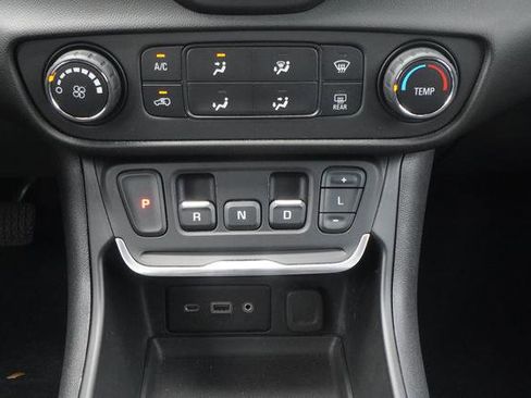 Used 2020 GMC Terrain SLE AWD/4WD image 19