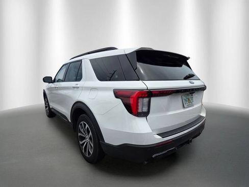 Used 2025 Ford Explorer ST-Line AWD/4WD image 2