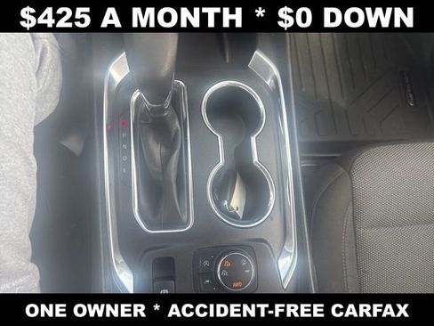 Used 2023 Chevrolet Traverse LT image 19