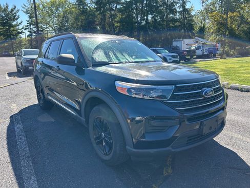 Used 2020 Ford Explorer XLT w/ Comfort Package AWD/4WD image 3