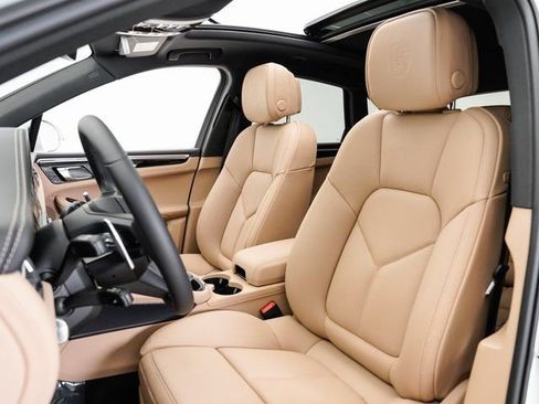 Used 2025 Porsche Macan image 5