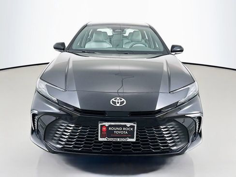 Used 2025 Toyota Camry SE image 2