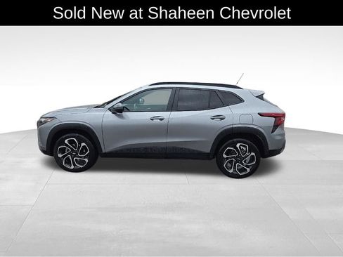 Used 2024 Chevrolet Trax RS w/ Sunroof Package image 7