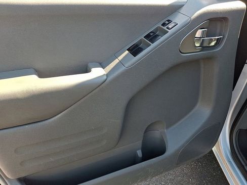 Used 2016 Nissan Frontier SV AWD/4WD image 13