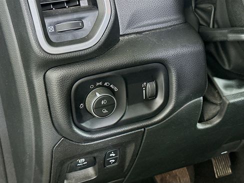 Used 2022 RAM 1500 Big Horn AWD/4WD image 17