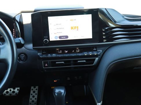 Used 2025 Toyota Camry SE FWD image 16