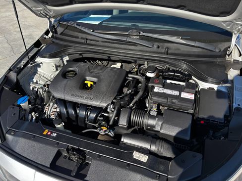 Used 2020 Hyundai Elantra SEL image 10