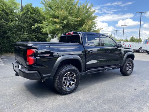 Used 2026 Chevrolet Colorado ZR2 w/ Technology Package AWD/4WD image 9