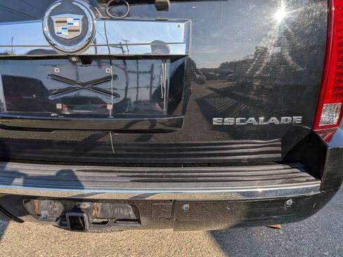 Used 2011 Cadillac Escalade Premium AWD/4WD image 14