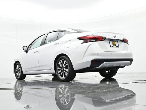 Used 2022 Nissan Versa SV FWD image 18