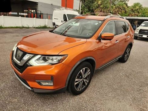 Used 2017 Nissan Rogue SL w/ SL Premium Package FWD image 2