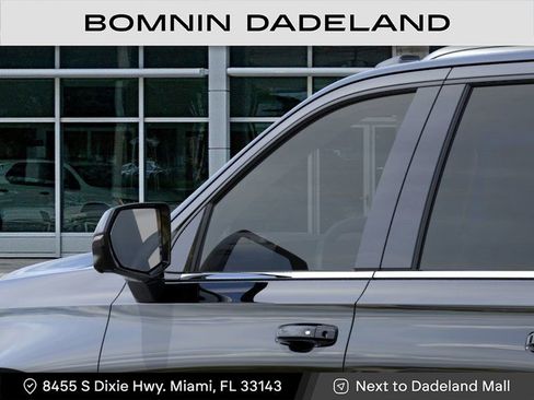 New 2026 Chevrolet Suburban LT image 12