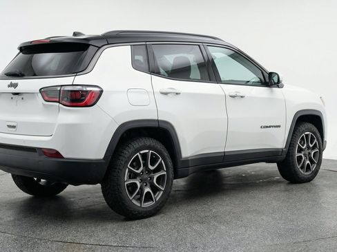 Used 2025 Jeep Compass Trailhawk w/ Trailer Tow Group AWD/4WD image 9