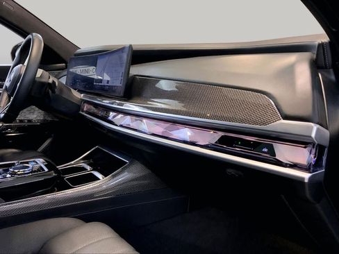 Certified 2023 BMW i7 xDrive60 w/ Executive Package 2 AWD/4WD image 18