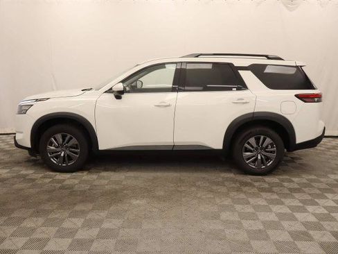 Used 2024 Nissan Pathfinder SV FWD image 13