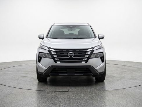 Used 2025 Nissan Rogue SV FWD image 2