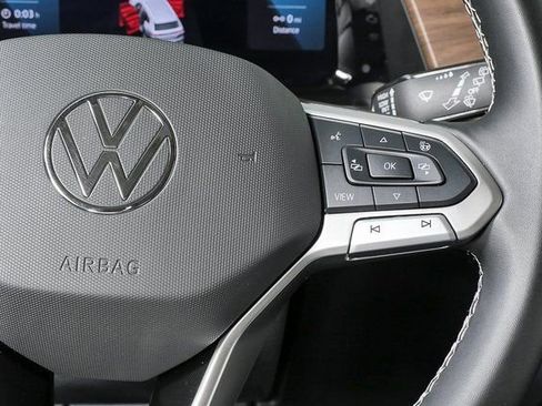 Certified 2025 Volkswagen Atlas SE image 16