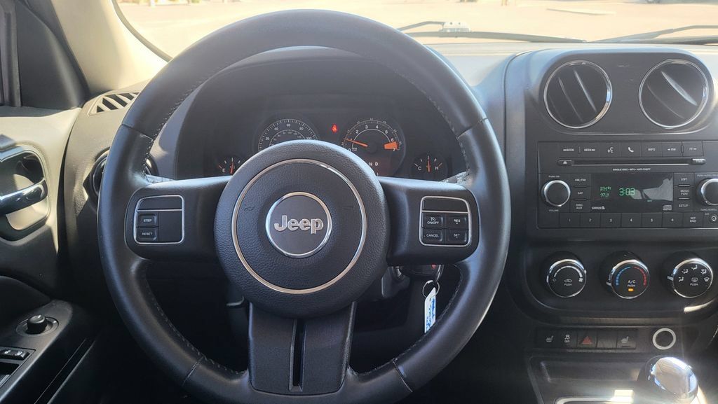 Used 2014 Jeep Patriot Latitude FWD image 29