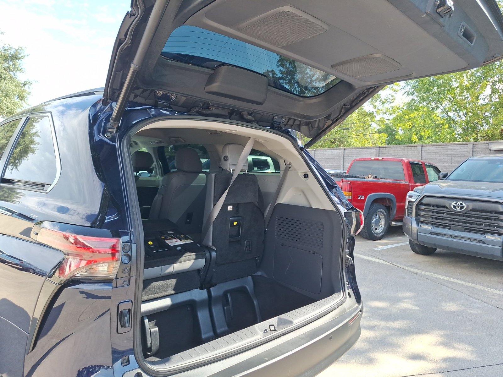 Used 2021 Toyota Sienna XLE FWD image 35