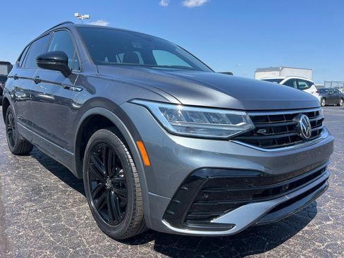 Used 2022 Volkswagen Tiguan SE R-Line AWD/4WD image 1