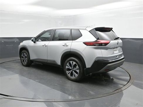 Used 2023 Nissan Rogue SV image 5