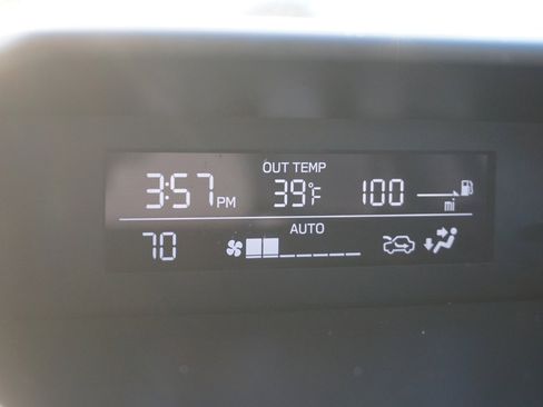 Used 2023 Subaru Crosstrek 2.0i Premium image 22