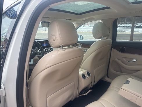 Used 2021 Mercedes-Benz GLC 300 4MATIC image 21