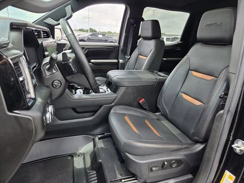 Used 2023 GMC Sierra 1500 AT4 w/ Technology Package AWD/4WD image 9