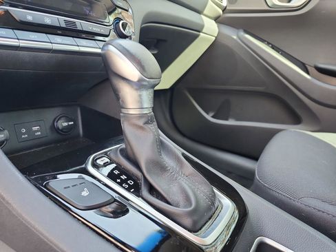 Used 2017 Hyundai Ioniq SEL image 13