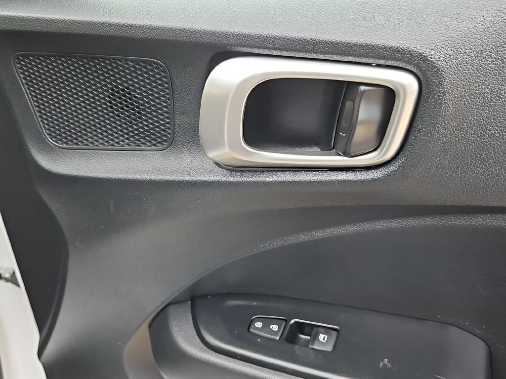 Used 2025 Hyundai Venue SEL FWD image 34