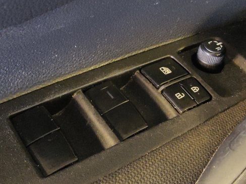 Used 2021 Toyota Corolla LE FWD image 29