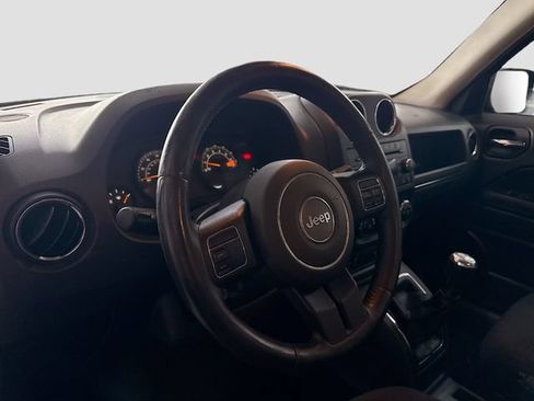 Used 2014 Jeep Patriot Latitude FWD image 10