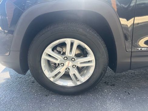 Used 2024 GMC Terrain SLE AWD/4WD image 5