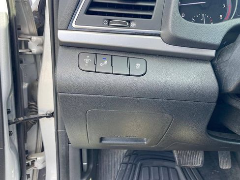 Used 2018 Hyundai Elantra Limited FWD image 21