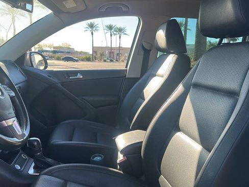 Used 2017 Volkswagen Tiguan S FWD image 9