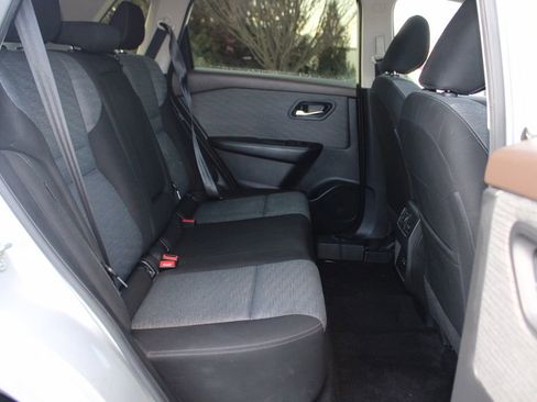 Used 2023 Nissan Rogue SV image 12