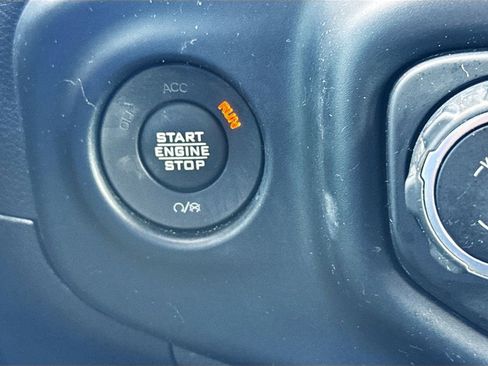 Used 2023 Jeep Gladiator Sport image 24