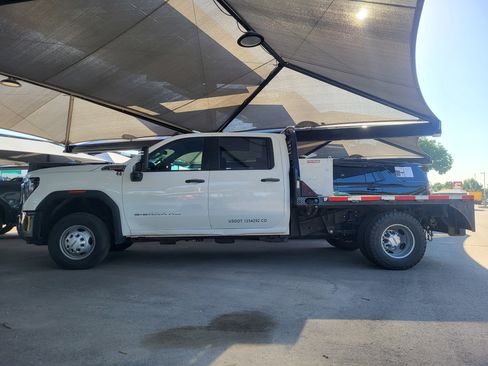 Used 2024 GMC Sierra 3500 Pro w/ Convenience Package AWD/4WD image 1