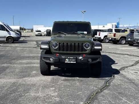 Used 2024 Jeep Wrangler Unlimited Rubicon w/ Technology Group AWD/4WD image 40