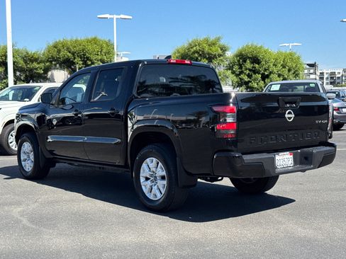 Used 2022 Nissan Frontier SV AWD/4WD image 9