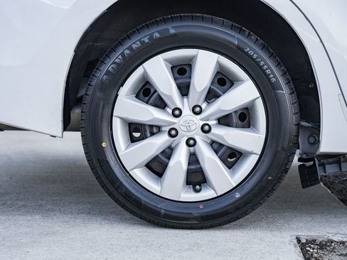 Used 2015 Toyota Corolla LE image 14